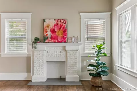 Living - 2320 E 4th Pl, Tulsa, OK 74104 photo 4 of 6