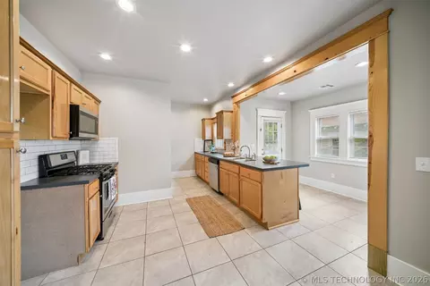 Kitchen - 2320 E 4th Pl, Tulsa, OK 74104 photo 1 of 5