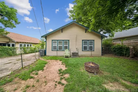 Exterior - 2320 E 4th Pl, Tulsa, OK 74104 photo 5 of 7