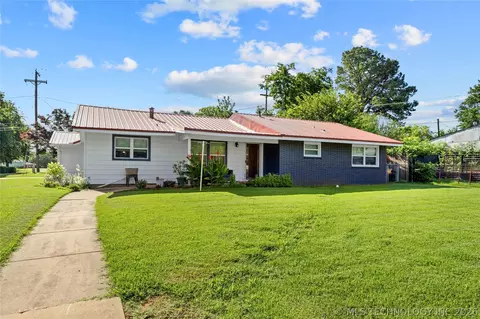 604 SW 3rd St, Checotah, OK 74426
