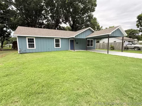 510 NW 1st St, Checotah, OK 74426