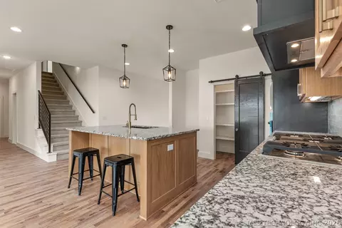Kitchen - 2402 E Northampton St, Broken Arrow, OK 74014 photo 3 of 6