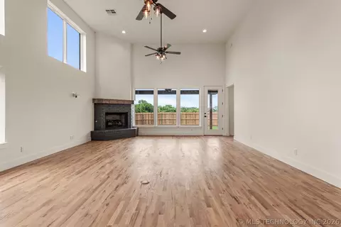 Living - 2402 E Northampton St, Broken Arrow, OK 74014 photo 6 of 6