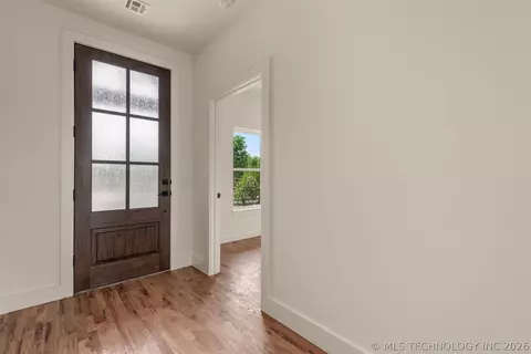 Entry Way - 2402 E Northampton St, Broken Arrow, OK 74014 photo 3 of 8