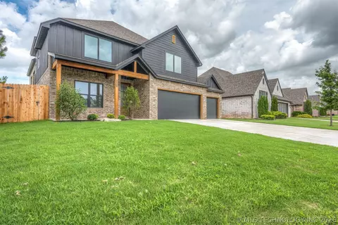 2402 E Northampton St, Broken Arrow, OK 74014