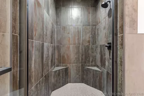 Bath - 2402 E Northampton St, Broken Arrow, OK 74014 photo 4 of 7