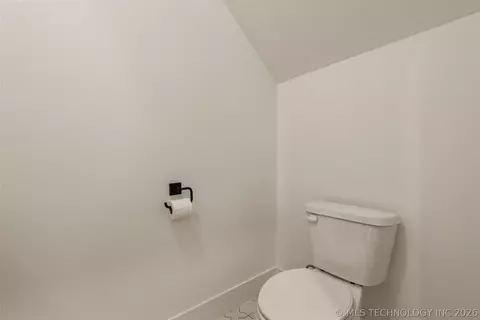 Bath - 2402 E Northampton St, Broken Arrow, OK 74014 photo 6 of 7