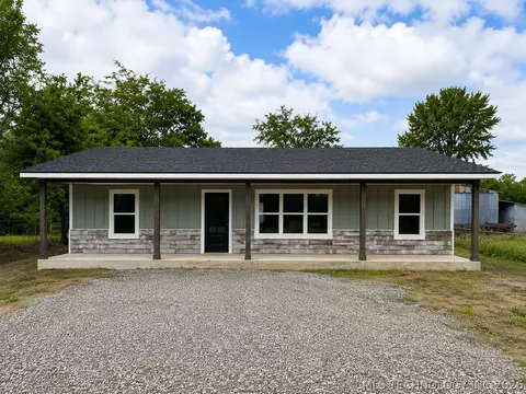 211 Manning Ave, Caddo, OK 74729