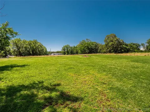 708 S 6th St, Hartshorne, OK 74547