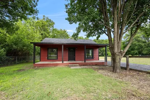 1011 N State St, Wagoner, OK 74467