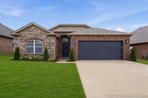 10722 Masters Cir, Jenks, OK 74037