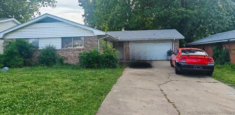 5512 N Hartford Pl, Tulsa, OK 74126