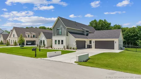 6342 N Blue Sage Dr, Owasso, OK 74055