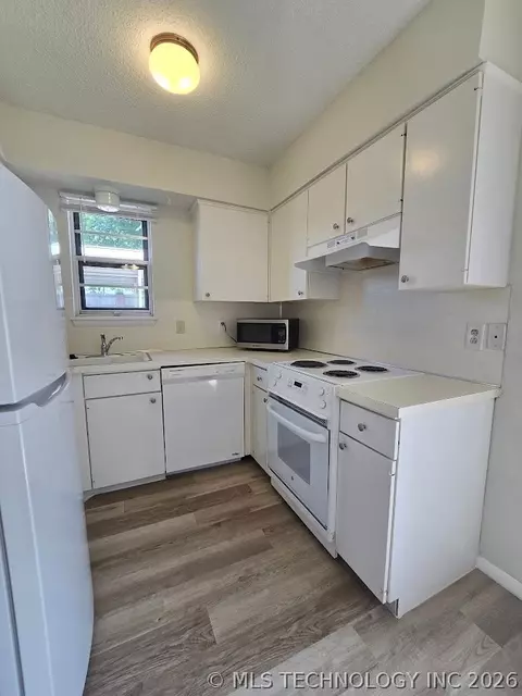 Kitchen - 2421 E 59th Court 4, Tulsa, OK 74105 photo 1 of 1