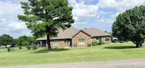 9027 S Lost Crk, Perkins, OK 74059