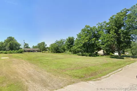 1133 E Pecan St, Cushing, OK 74023 photo 2