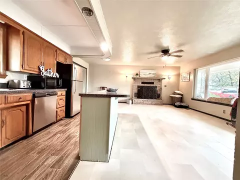 Kitchen - 2087 E Mcgill Cir, Eufaula, OK 74432 photo 2 of 2