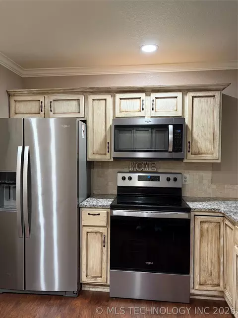Kitchen - 63406 E 90th Rd, Miami, OK 74354 photo 4 of 5