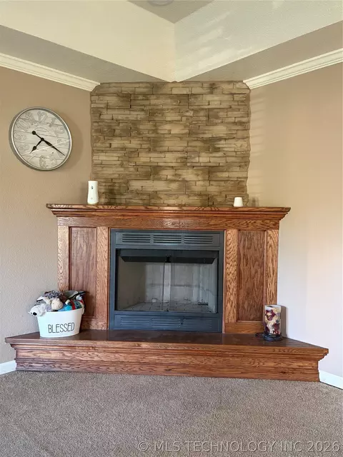 Living - 63406 E 90th Rd, Miami, OK 74354 photo 1 of 3