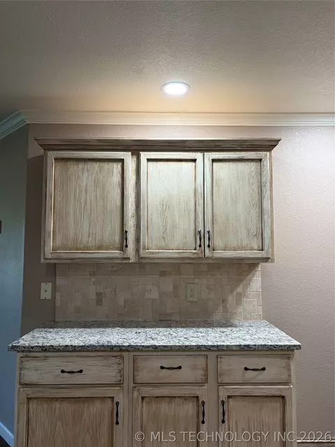 Kitchen - 63406 E 90th Rd, Miami, OK 74354 photo 5 of 5