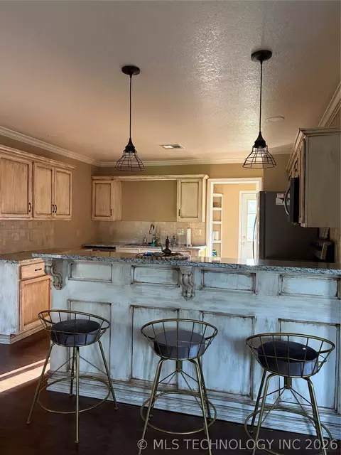 Kitchen - 63406 E 90th Rd, Miami, OK 74354 photo 3 of 5