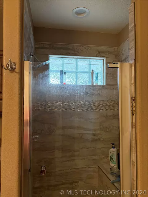 Bath - 63406 E 90th Rd, Miami, OK 74354 photo 3 of 4