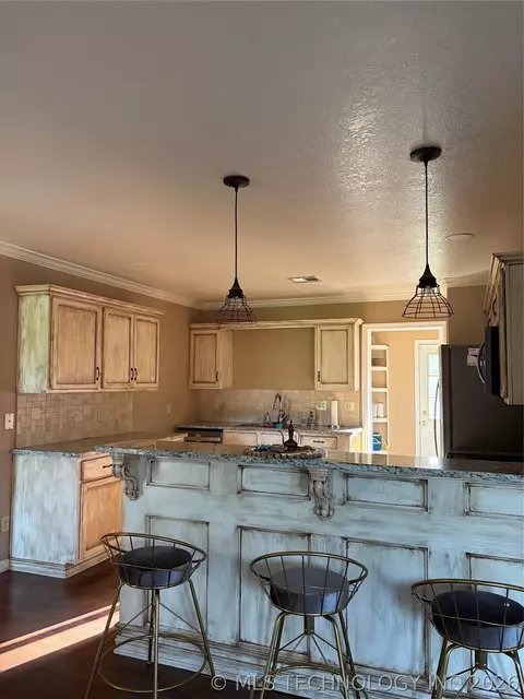 Kitchen - 63406 E 90th Rd, Miami, OK 74354 photo 2 of 5