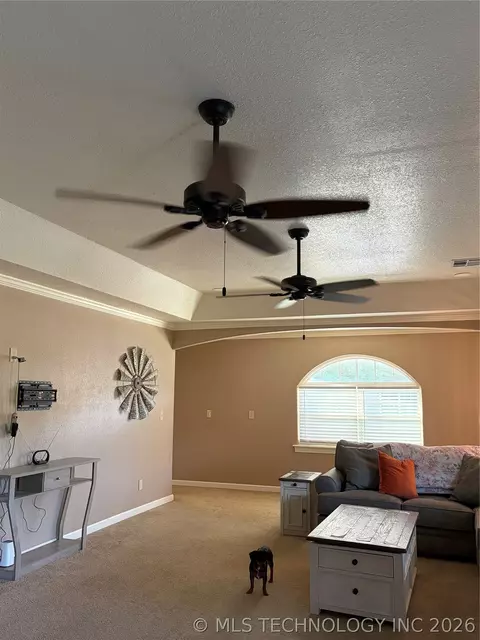 Living - 63406 E 90th Rd, Miami, OK 74354 photo 3 of 3