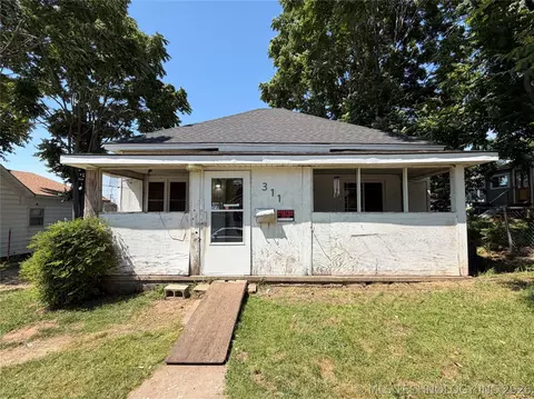311 E 4th Ave, Bristow, OK 74010