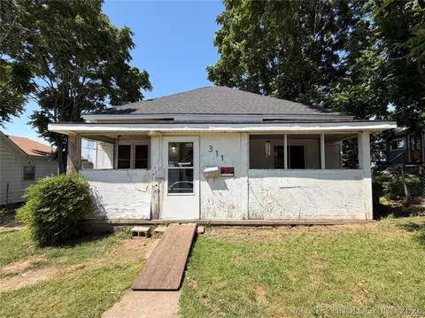 311 E 4th Ave, Bristow, OK 74010