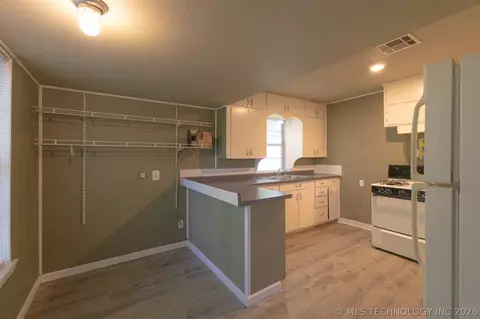 903 E Beverly St, Ada, OK 74820 photo 11