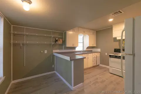 903 E Beverly St, Ada, OK 74820 photo 12