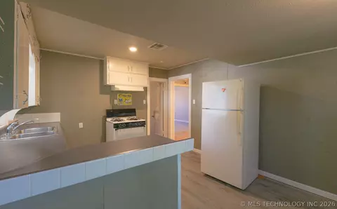 903 E Beverly St, Ada, OK 74820 photo 11