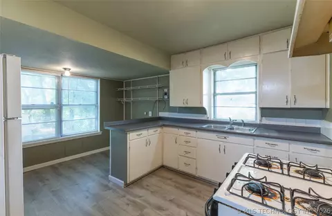 903 E Beverly St, Ada, OK 74820 photo 8