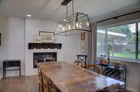 Dining - 6868 E 55th St, Tulsa, OK 74145 photo 4 of 5