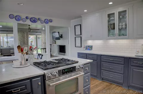 Kitchen - 6868 E 55th St, Tulsa, OK 74145 photo 8 of 9