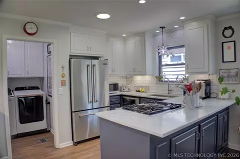 Kitchen - 6868 E 55th St, Tulsa, OK 74145 photo 4 of 9