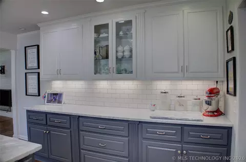 Kitchen - 6868 E 55th St, Tulsa, OK 74145 photo 9 of 9