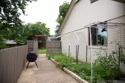 Exterior - 6868 E 55th St, Tulsa, OK 74145 photo 18 of 22