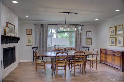 Dining - 6868 E 55th St, Tulsa, OK 74145 photo 2 of 5