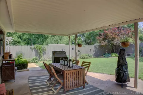 Exterior - 6868 E 55th St, Tulsa, OK 74145 photo 7 of 22