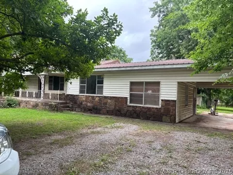 106 S Stand Watie Blvd, Webbers Falls, OK 74470