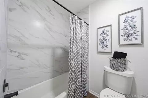 Bath - 25302 E 64th St S, Broken Arrow, OK 74014 photo 2 of 3