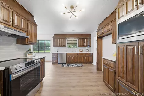 Kitchen - 25302 E 64th St S, Broken Arrow, OK 74014 photo 1 of 4