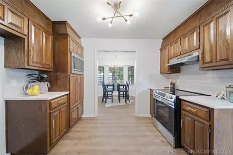 Kitchen - 25302 E 64th St S, Broken Arrow, OK 74014 photo 2 of 4