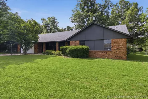 Exterior - 25302 E 64th St S, Broken Arrow, OK 74014 photo 2 of 5