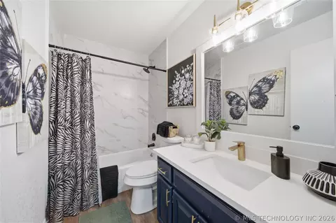 Bath - 25302 E 64th St S, Broken Arrow, OK 74014 photo 3 of 3