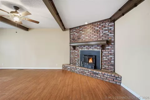 Living - 3776 E 82nd Ct, Tulsa, OK 74137 photo 4 of 6