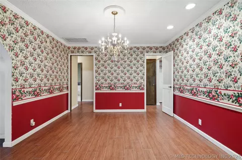 Dining - 3776 E 82nd Ct, Tulsa, OK 74137 photo 2 of 3