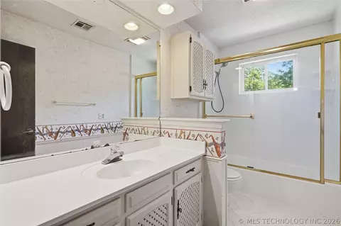 Bath - 3776 E 82nd Ct, Tulsa, OK 74137 photo 4 of 4